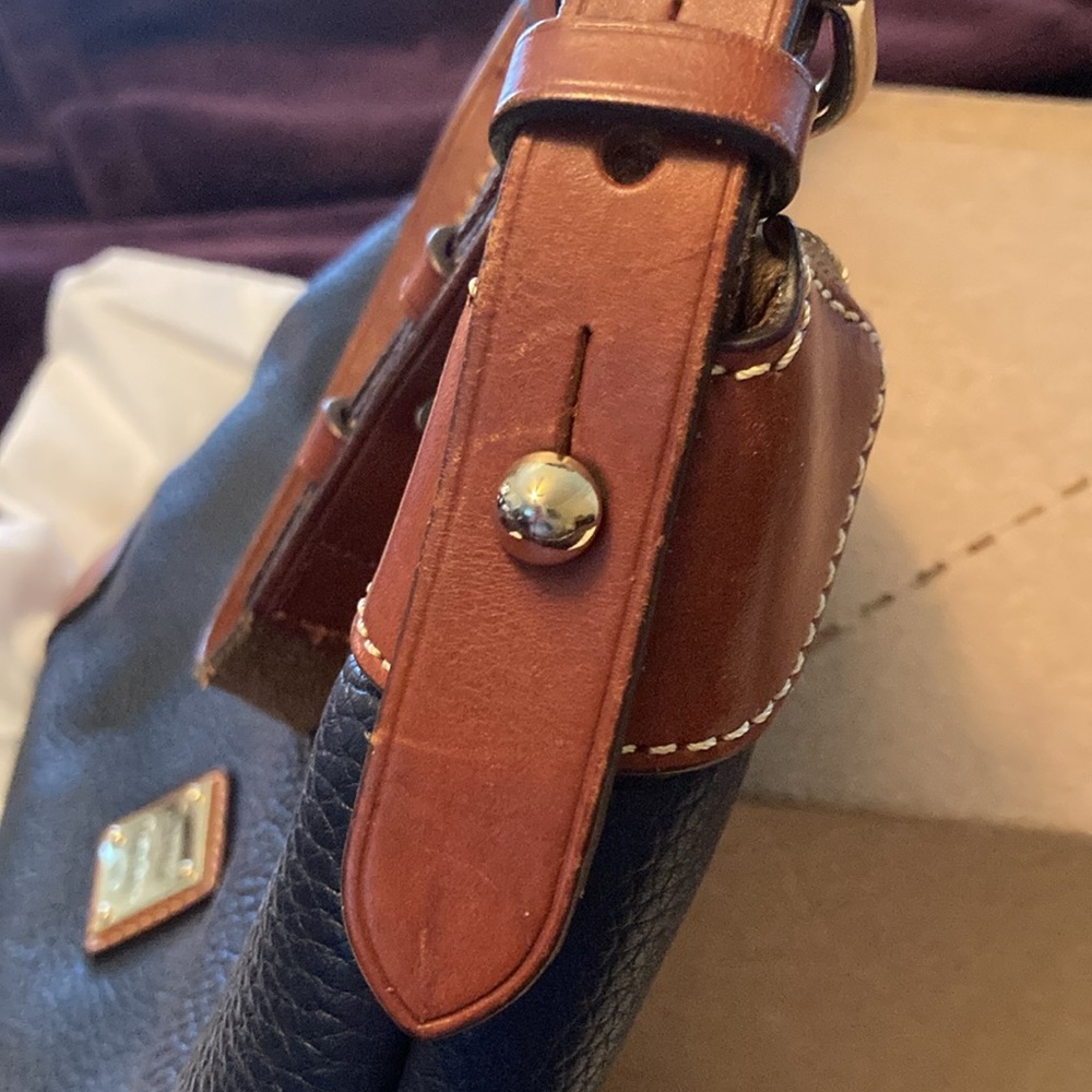 Dooney and Bourke navy blue leather handbag purse shoulder bag medium 
Classic - Picture 4 of 10
